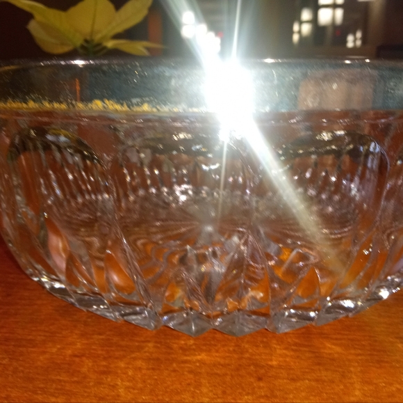 Elegant Crystal Bowl with Silver Rim - Picture 3 of 7